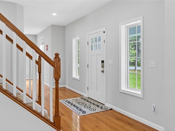2nd image of 2 Sunny Knoll Rd