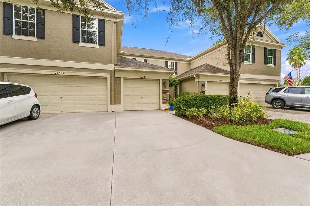 2 bed, 1.5 bath, 1272 sqft, $2,150 — Photo 2