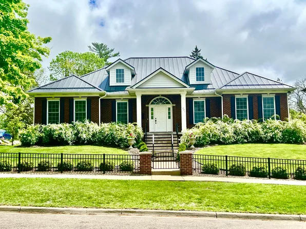 221 N Manning St, Hillsdale, MI 49242