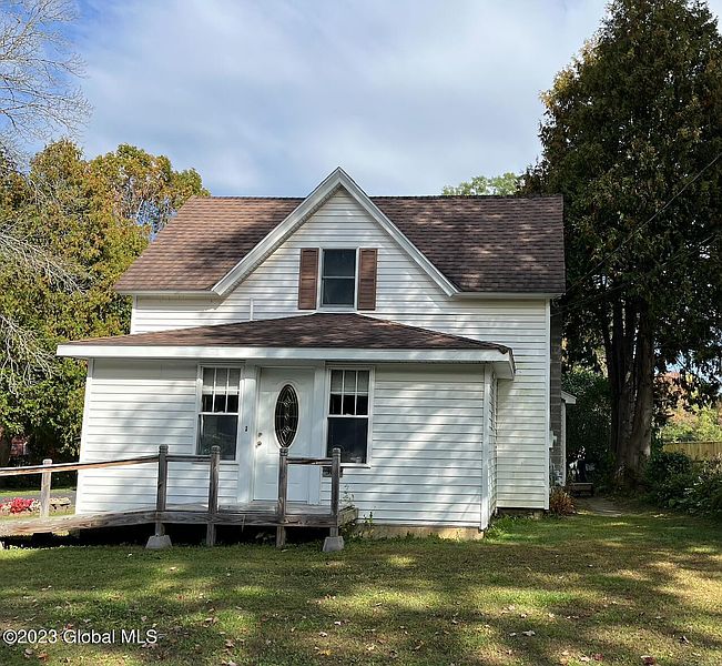 3rd image of 383 Maple Avenue