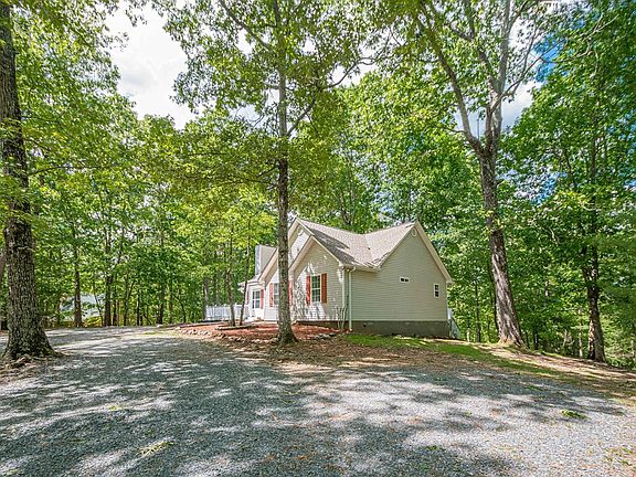 4th image of 2751 Newport Dr
