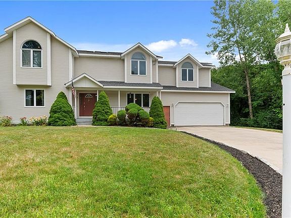 3rd image of 25 Teakwood Dr W