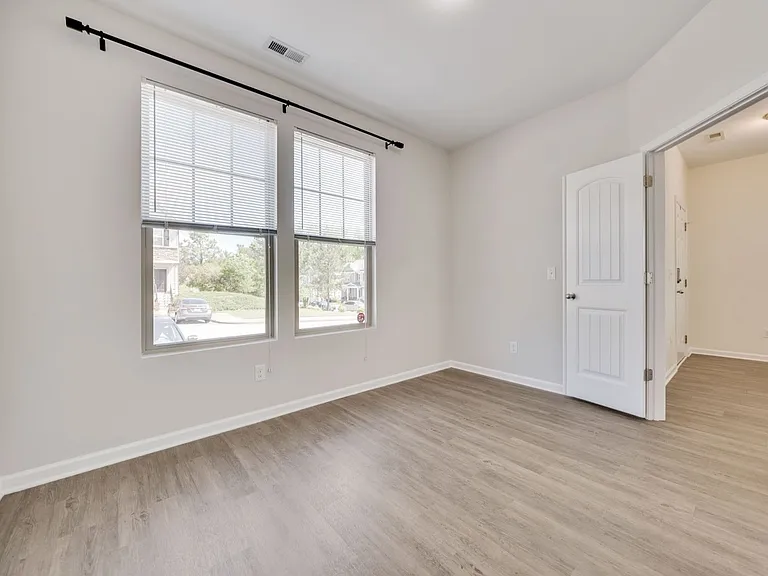 11 Moss Grove Ln — Photo 8
