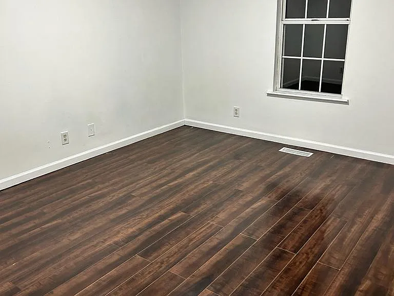 701 Cascade Dr — Photo 3