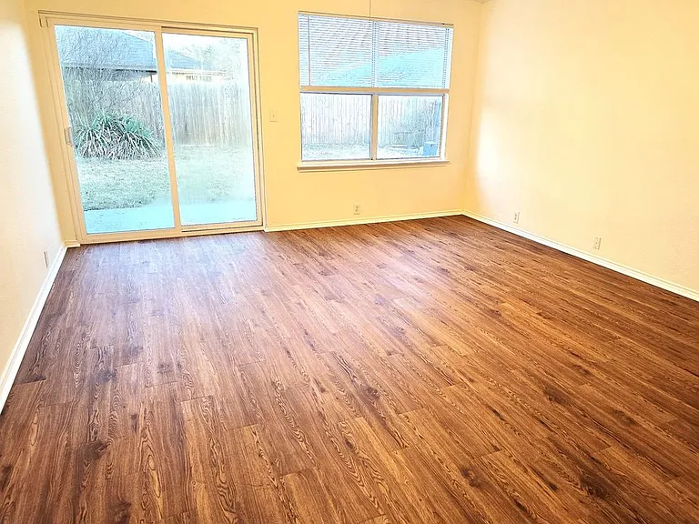 1802 Berkley Ave — Photo 10