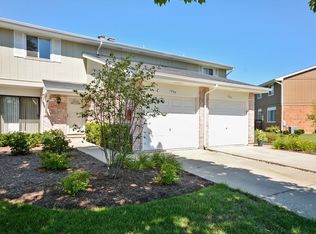 1025 Heathrow Ct, Wheaton, IL 60189