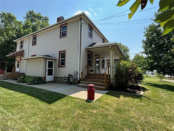 2nd image of 110 Railroad St