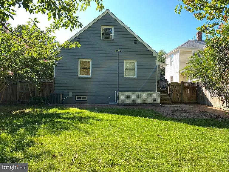 323 S Adams St — Photo 43