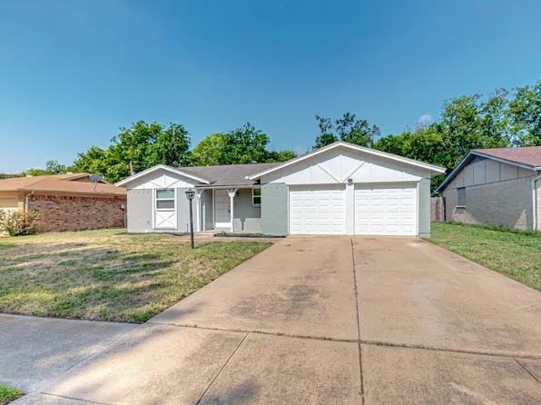 6917 Constitution Dr, Watauga, TX 76148