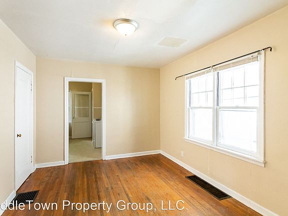 2nd image of 1526 W Jackson St #5483075