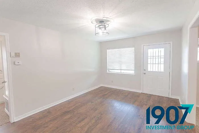 709 NW 16th St — Photo 6