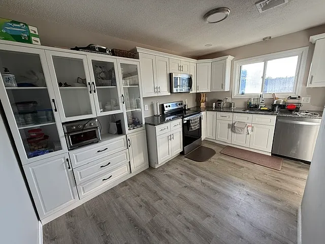 1402 Summer Hill Dr — Photo 4