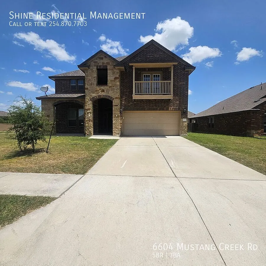 Adorable 2 story close to Fort Hood — Photo 1