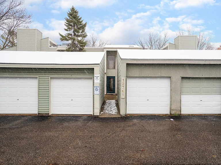 Greenwood Apartments — Photo 22