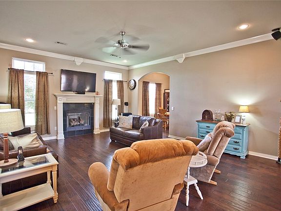 4th image of 3306 SW Briar Creek Ave