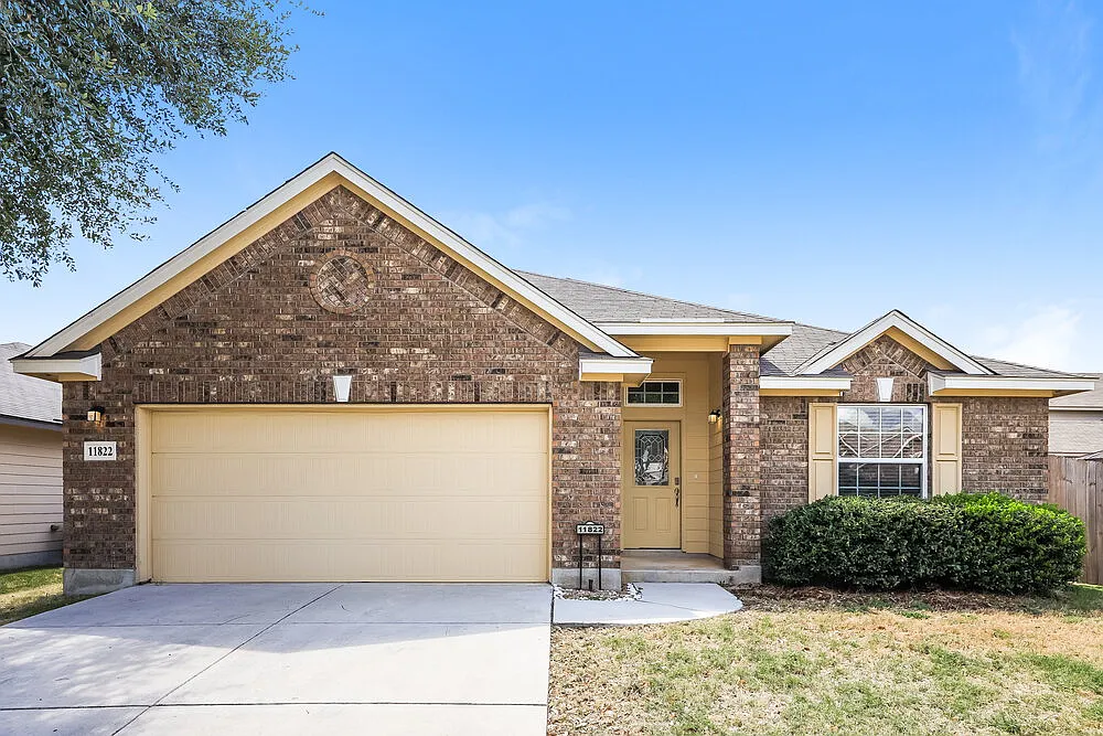 3 bed, 2.0 bath, 2298 sqft, $1,785 — Photo 1