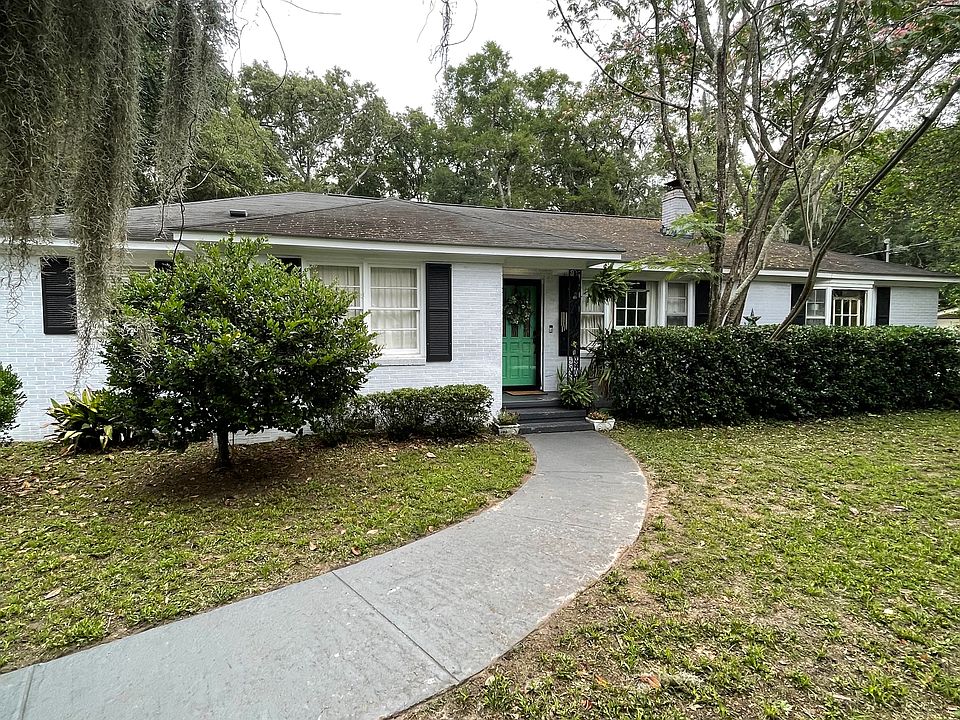 1st image of 24 Pine Dr