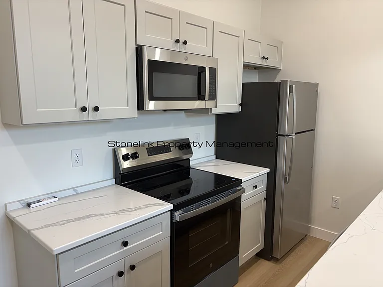265 Manton Ave — Photo 20