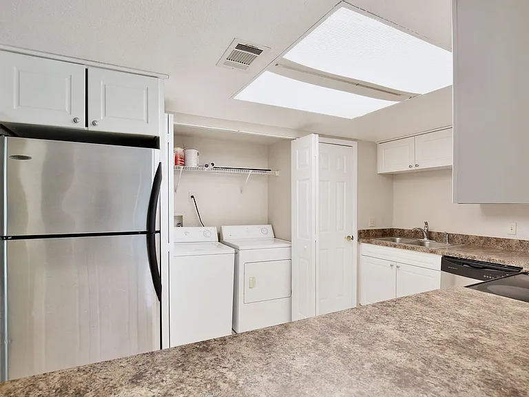 9825 Turf Way #7 — Photo 8