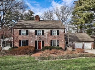 11 Wakefield Dr, Saint Louis, MO 63124