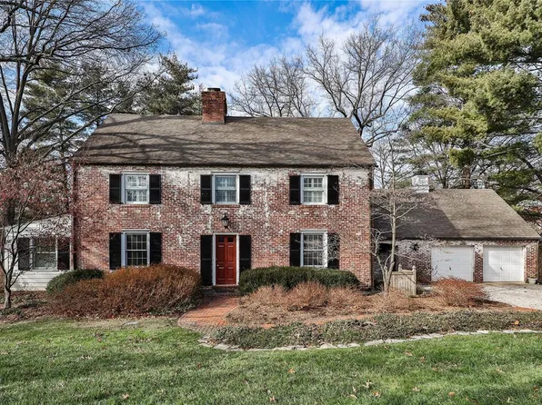 11 Wakefield Dr, Saint Louis, MO 63124