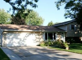 807 Rolling Green Dr, Green Bay, WI 54313