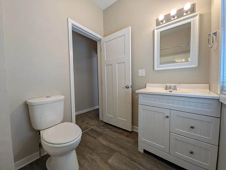 2120 Capitol Ave — Photo 17
