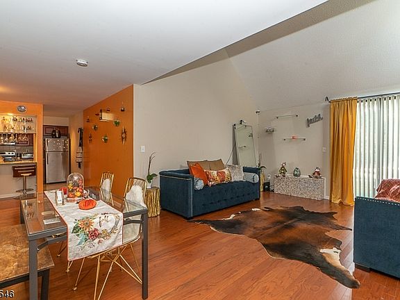 2nd image of 684 Irvington Ave APT 4