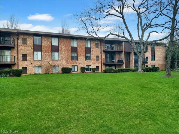 16395 Heather Ln APT 303, Cleveland, OH 44130