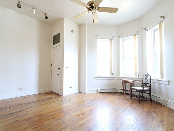 4th image of 916 S Leavitt St #1