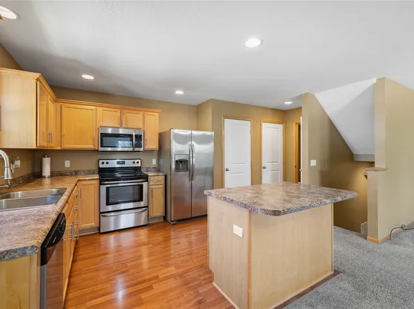 5549 Kirkland Ct, Johnston, IA 50131