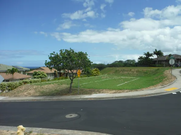 15 E Kapueone Pl, Wailuku, HI 96793