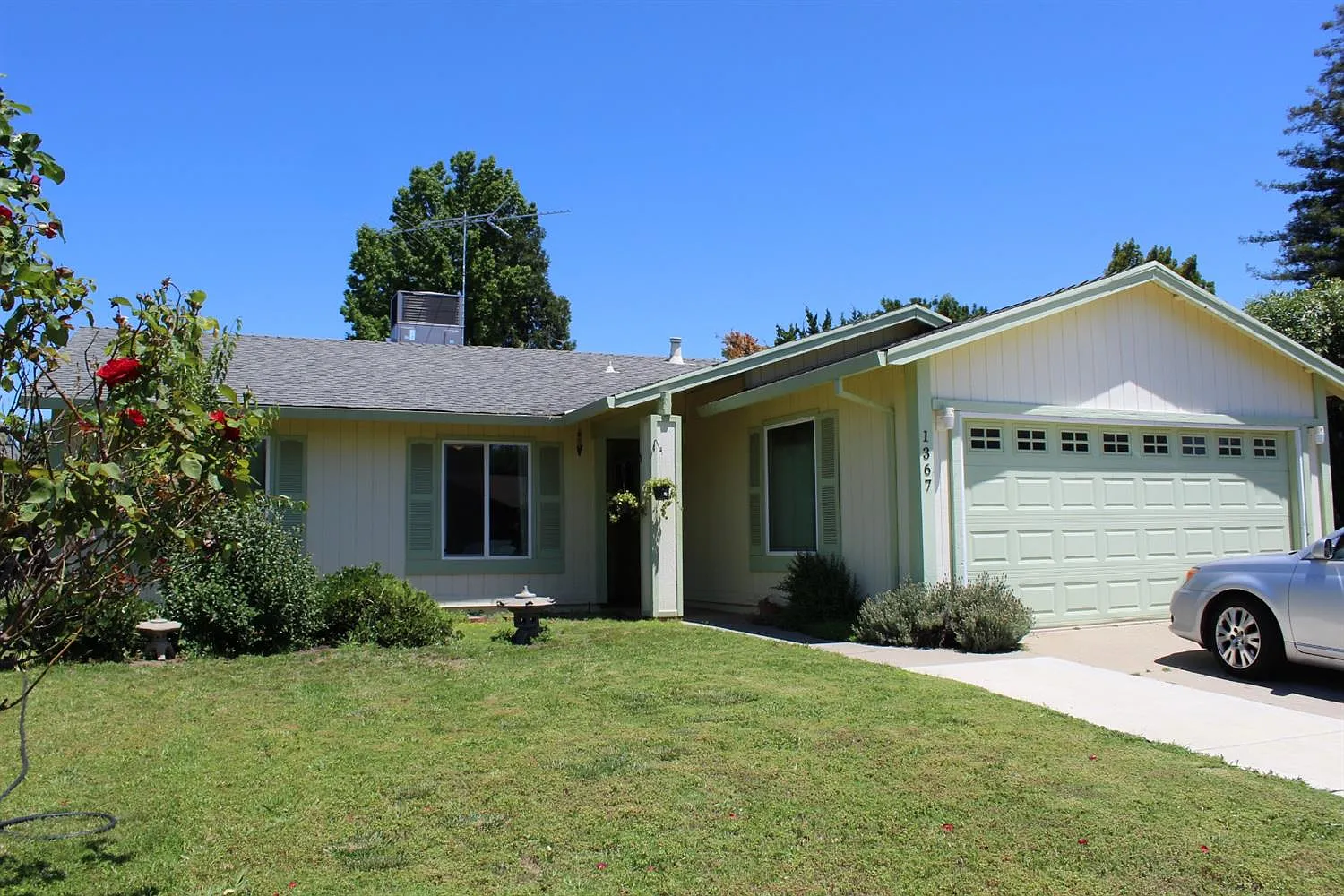 1367 Gavin Dr photo 1