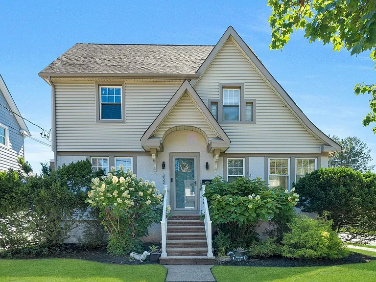 332 Demarest Ave — Photo 20