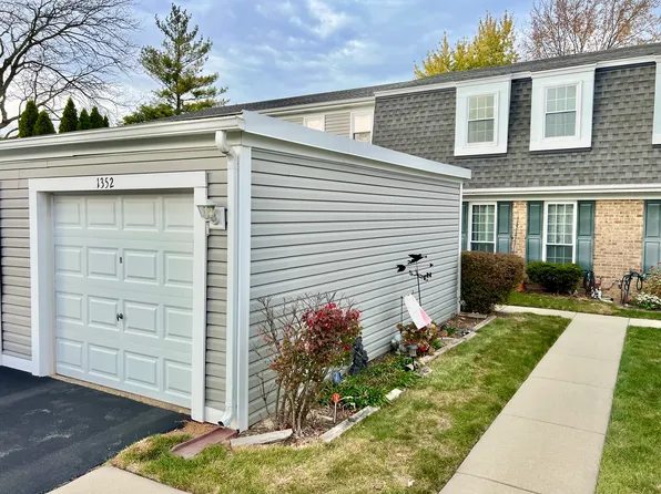 1358 Oxford Cir, Roselle, IL 60172