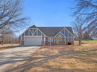 17876 168th St, Basehor, KS 66007