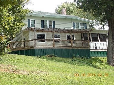 1st image of 225 W Lakeshore Dr