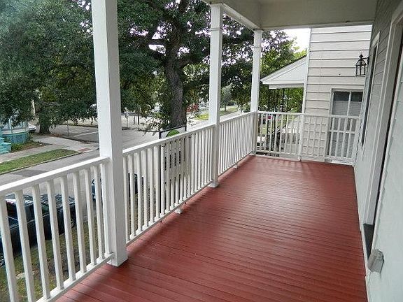 4th image of 306 E Henry St #B