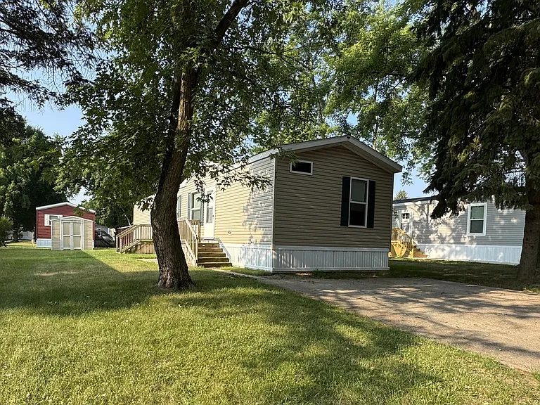Brookside Manor — Photo 13