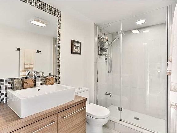 5th image of 100 Bayview Dr Ph 15