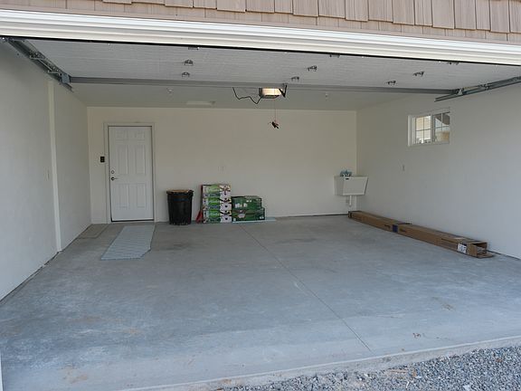 2nd image of 874 Gertrude St