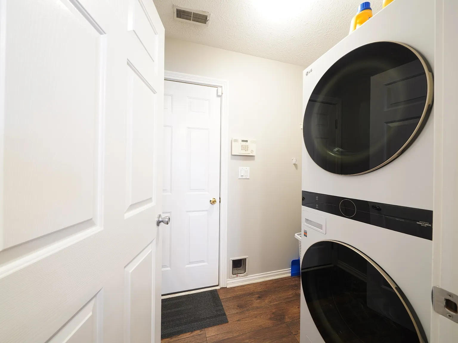 3 bed, 1300 sqft, $2,150 — Photo 4