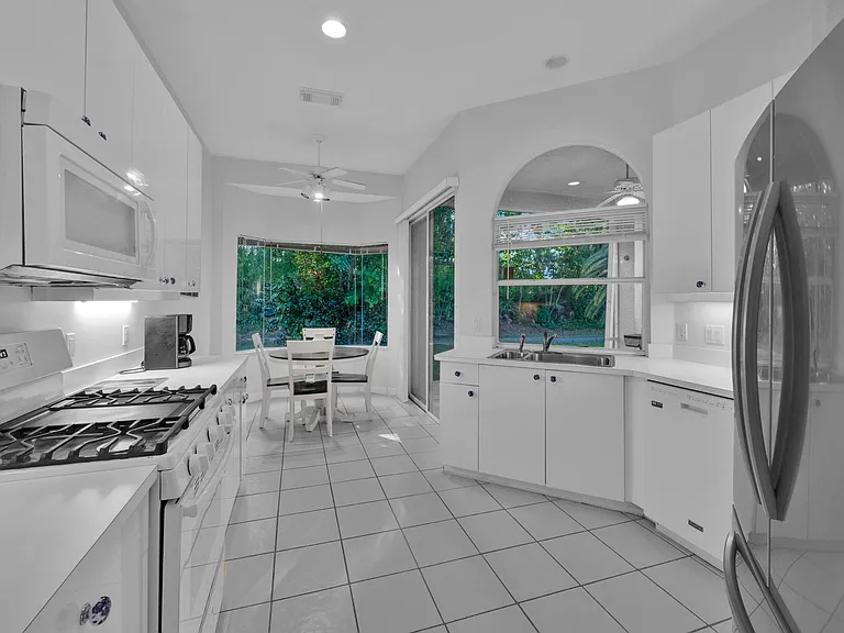 615 SW Saint Thomas Cv — Photo 8