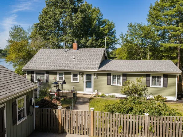 43 Furnace Ln, Pembroke, MA 02359
