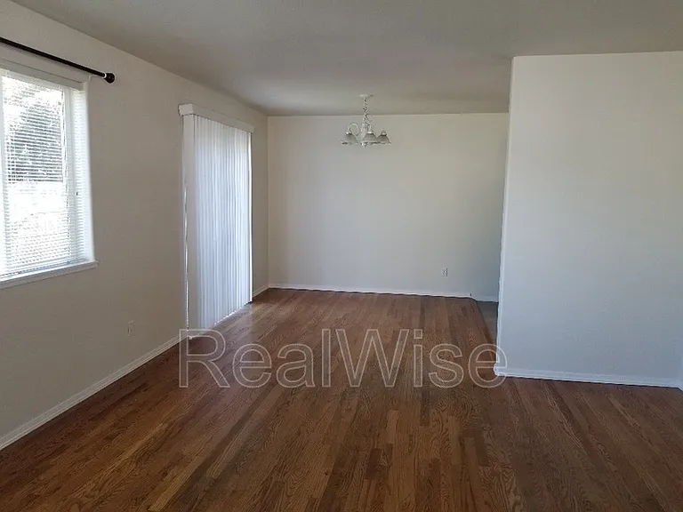 1527 Hamilton Ln — Photo 9