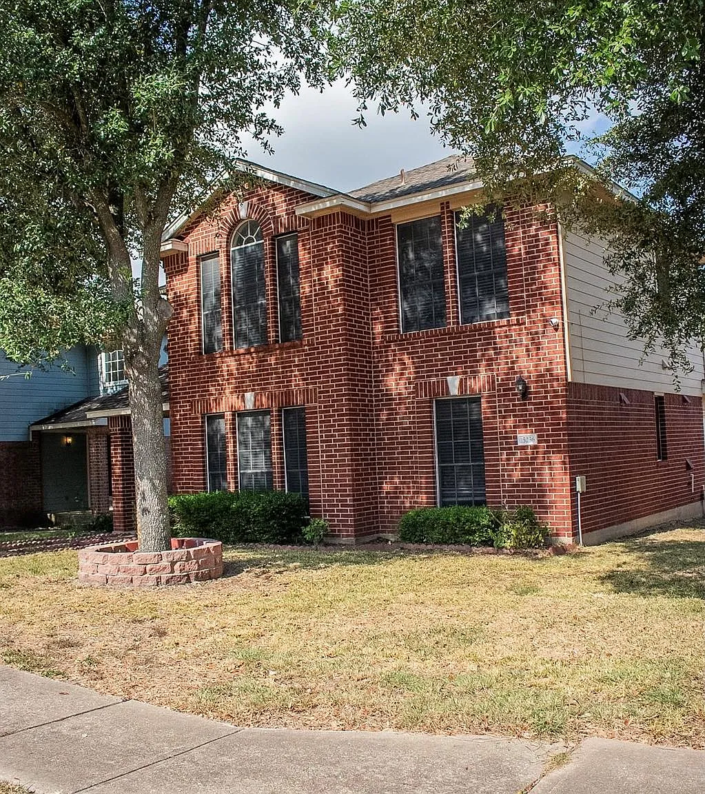 3 bed, 2.5 bath, 1455 sqft, $2,300 — Photo 2