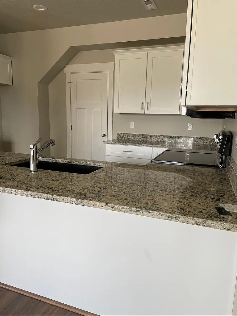 788 N Fairfield Rd — Photo 4
