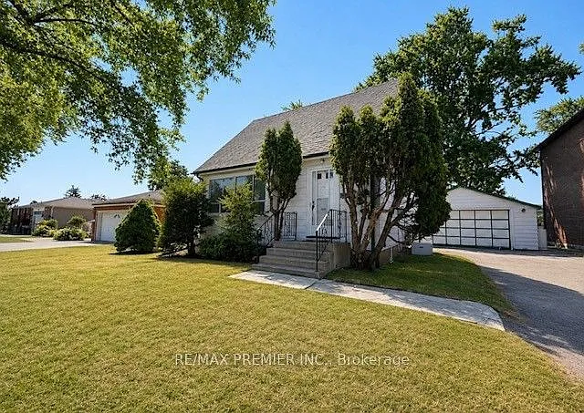 21 Aura Lea Blvd — Photo 1