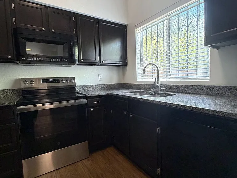 2825 N Adelaide Pl — Photo 10