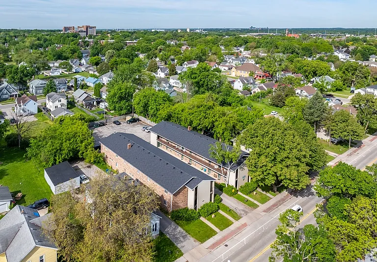 1138 E Walnut St #D — Photo 15